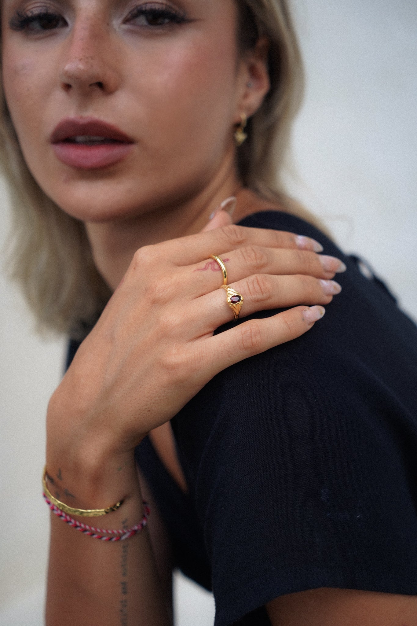 Alexis Ring Dark Red garnet MarauxJewellery