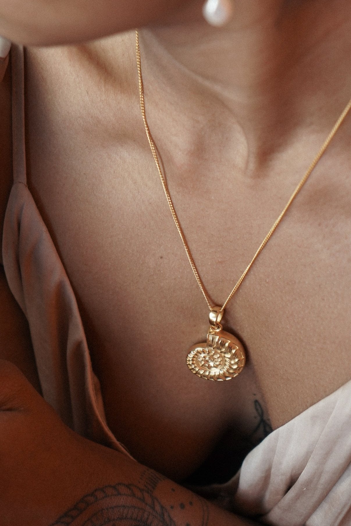 Maraux Premium Nautilus Shell Necklace