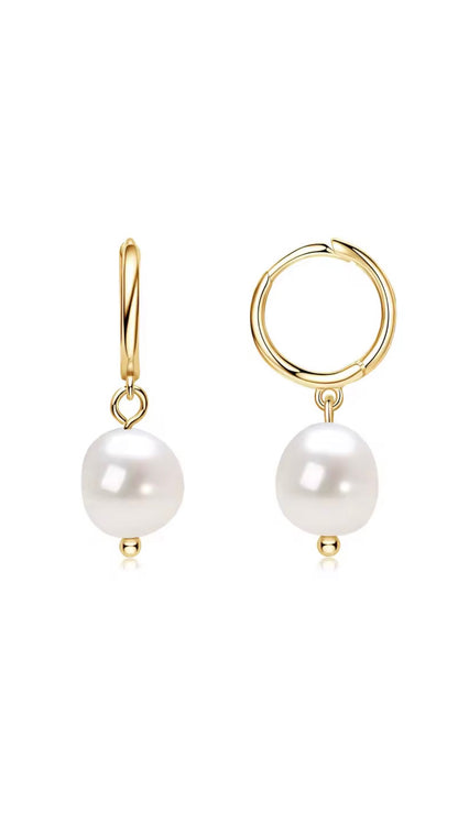 Ané Pearl Huggie Earrings