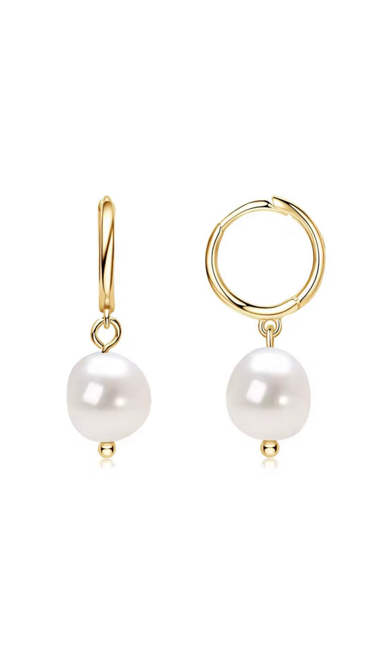 Ané Pearl Huggie Earrings