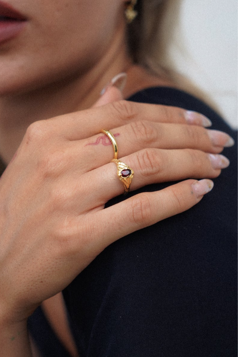 Alexis Ring Dark Red garnet MarauxJewellery
