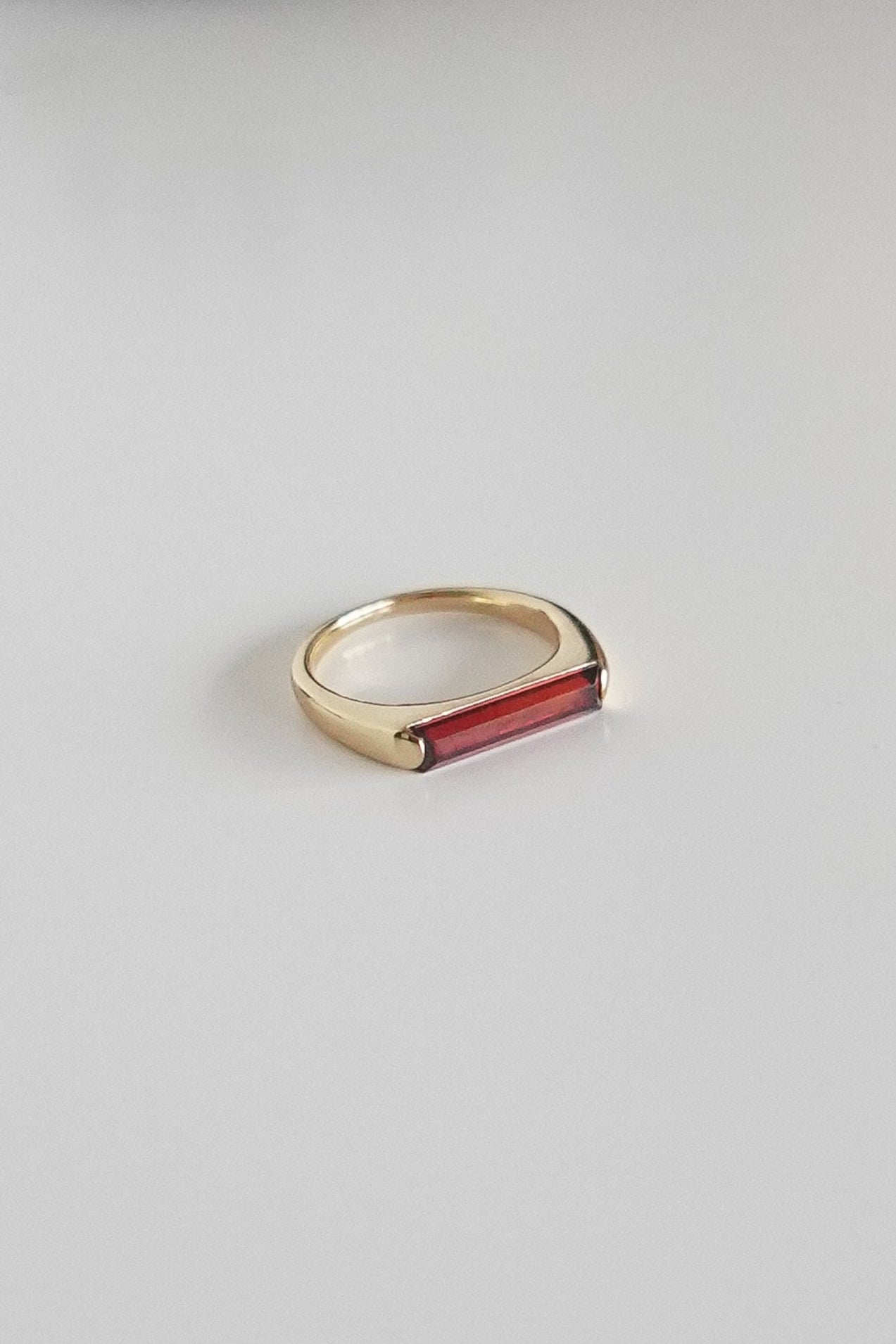 Maraux Classic Soho Deep Red Ring
