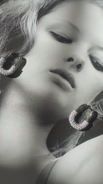 Chloé Oval Earrings